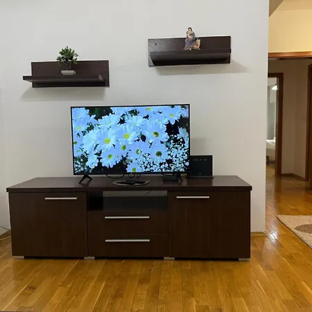 Bee Apartment *